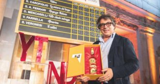 Copertina di “Colibrì”, lustrini e dolcetti: lo Strega rapido e indolore