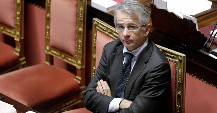 Il Ferri degli scandali è sempre giudice: Pg e Csm stanno fermi