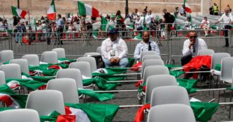 Copertina di Tante sedie vuote e i soliti slogan: il centrodestra fa flop in piazza