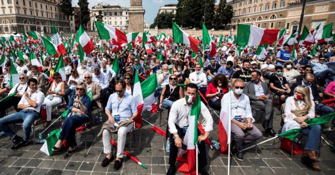 Altro che spallata: un popolo attempato rischia l’insolazione