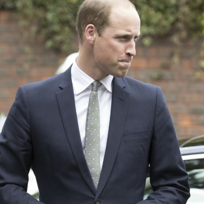 Il principe William rompe il silenzio e attacca Harry e Meghan: “Non siamo assolutamente una famiglia razzista” – Video