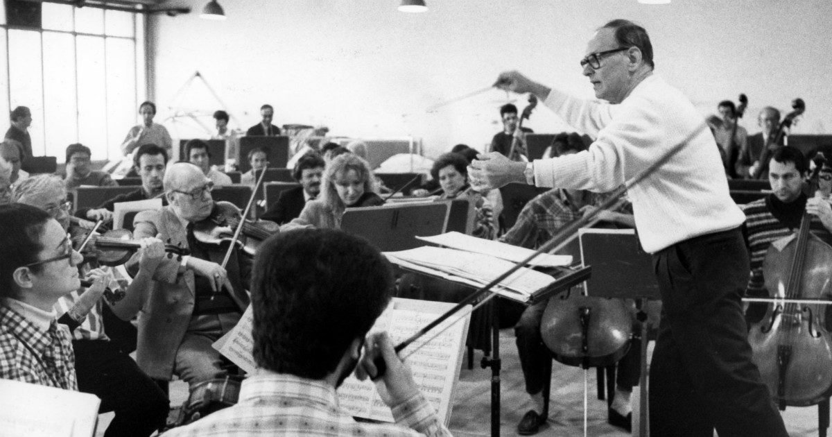 Ennio Morricone e Sergio Leone, fusione assoluta: “Insieme dalle elementari, erano entrambi divorati da un fuoco: uno per la musica, l’altro per il cinema”