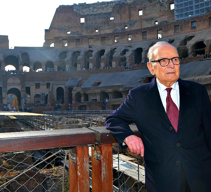 Ennio Morricone morto, Mattarella: “Insigne e geniale, ha diffuso il prestigio dell’Italia nel mondo”. Da Conte a Sassoli: l’addio al maestro del mondo politico