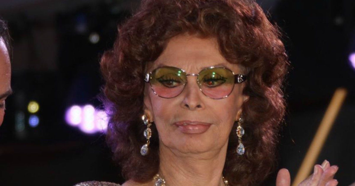 Sophia Loren e le lacrime per Ennio Morricone: “Resto sempre più sola…”
