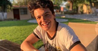 Copertina di Morto Sebastian Athie, addio alla star di Disney Channel: aveva 24 anni, è giallo sulle cause della morte