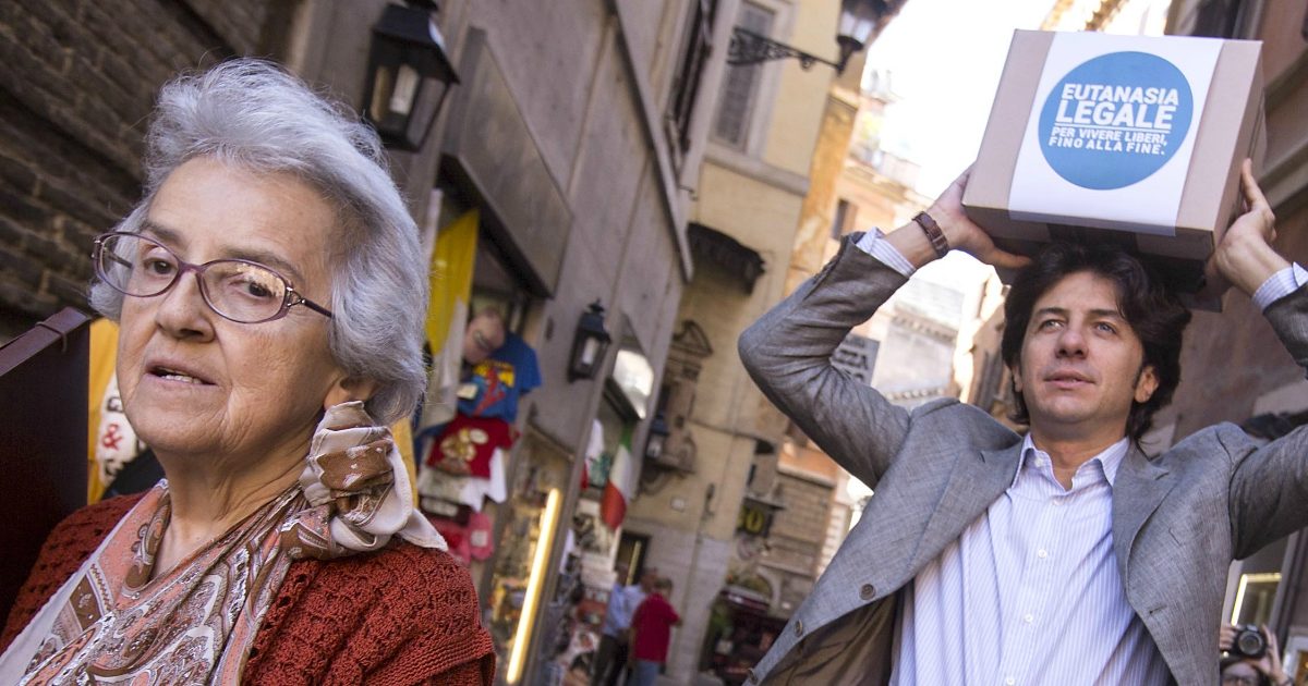 Davide Trentini, riprende il processo a Welby e Cappato per suicidio assistito. L’associazione Coscioni: “Nel 2020 già 75 persone ci hanno chiesto aiuto”