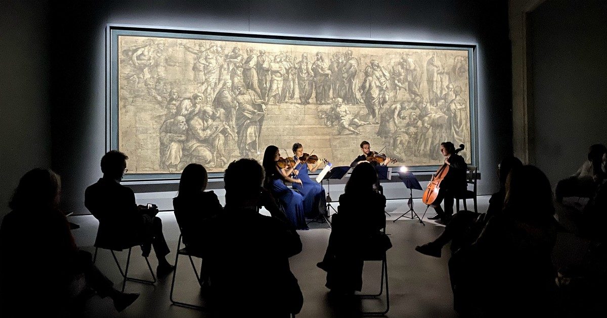 Milano, quartetti d’archi e Raffaello: quattro concerti (quasi) privati di fronte ai capolavori della Pinacoteca Ambrosiana