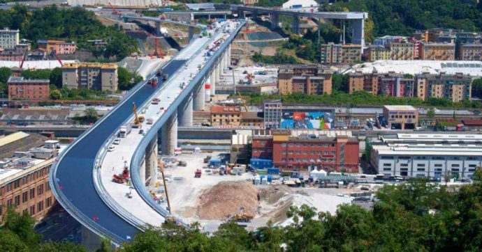 Ponte Morandi, De Micheli: “La gestione è di Autostrade”. Rivolta M5s. Conte: “Non può che essere loro, ma a giorni decisione su revoca”