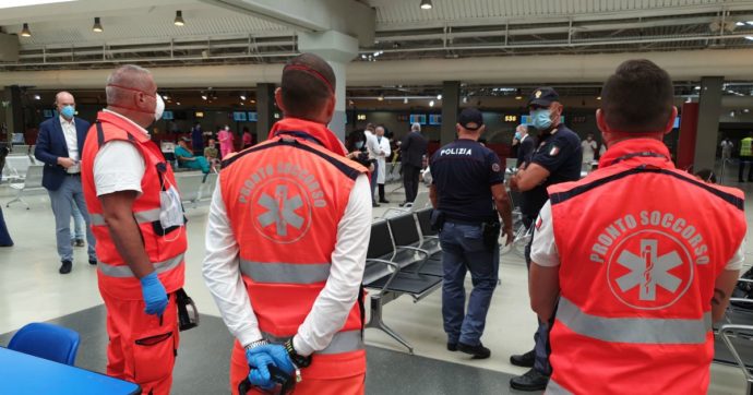 Coronavirus, Roma e Milano respingono i passeggeri del Bangladesh sui voli dal Qatar. Speranza all’Ue: “Maggior coordinamento”