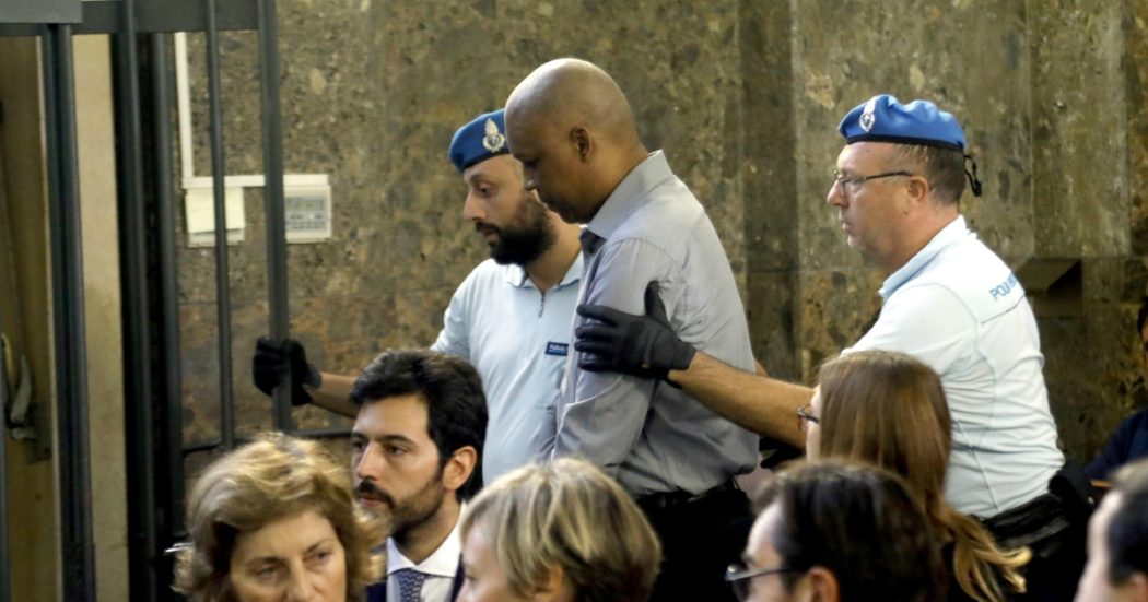 Bus dirottato a Milano, Ousseynou Sy è stato condannato a 24 anni di carcere. Accolta la tesi dei pm sul sequestro a fini terroristici