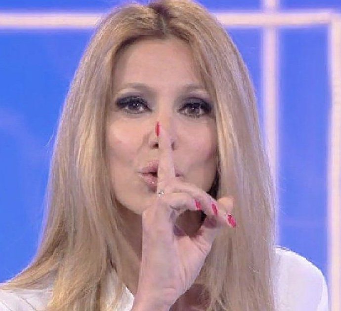 Adriana Volpe a Giancarlo Magalli: “Hai provato per tanti anni a farmi stare zitta, non ci riuscirai”