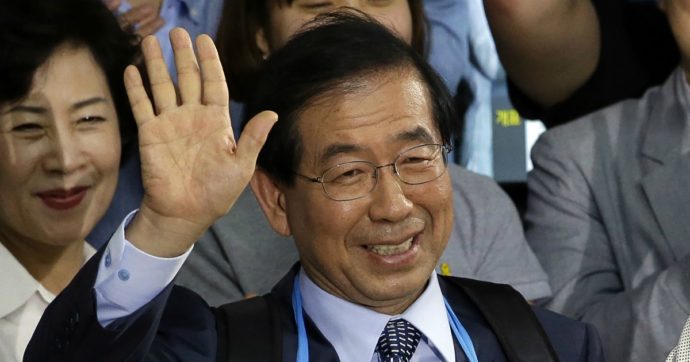 Seul, trovato morto il sindaco Park Won-soon: era scomparso da ore. Ieri era stato denunciato da un’impiegata per molestie sessuali