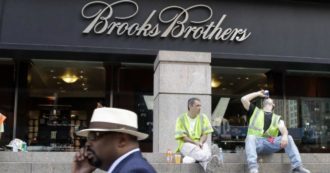 Copertina di Brooks Brothers, la camicia di Wall Street cerca un salvatore per evitare la bancarotta