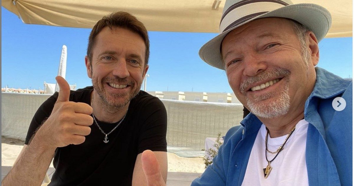 Vasco Rossi, dopo la promessa durante il lockdown l’incontro con Andrea Scanzi a Rimini. Con loro anche Valerio Mastandrea