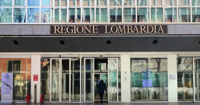 Camici dal cognato di Fontana, il dg della centrale acquisti della Regione Lombardia chiede di essere assegnato a nuovo incarico