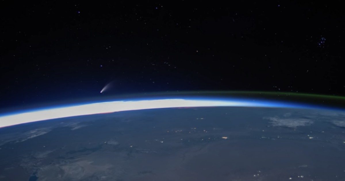 La cometa Neowise visibile in cielo a occhio nudo: sui social scatta la gara a fotografarla. Ecco come vederla