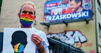 Copertina di Polonia, viaggio nelle ‘Lgbt free zones’ vietate ai gay: “Non vogliamo arrestarli, solo che si nascondano”. “Ci dicono ‘riapriamo Auschwitz'”