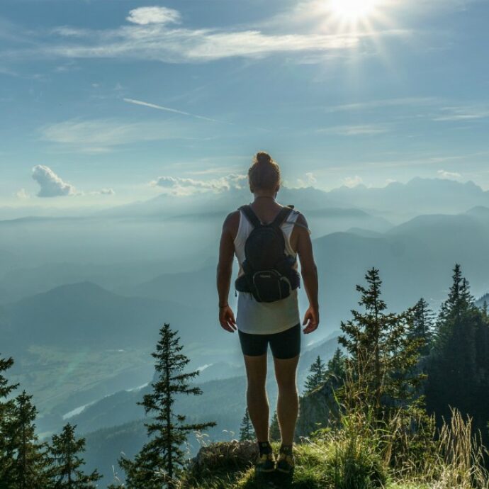 “A 60 anni camminare non basta. Bisogna nuotare, correre, fare trekking. L’obiettivo non è vincere le gare di Triathlon, ma curare elasticità”: i consigli di Antonio Robecchi Majnardi