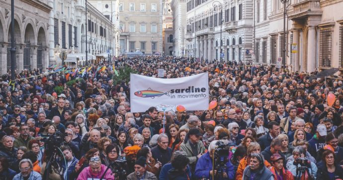 Copertina di “Siamo vivi” Riparte il tour delle Sardine