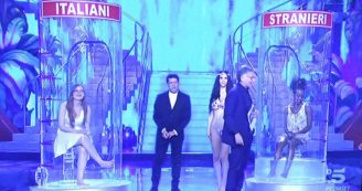 Copertina di Ciao Darwin, dagli Stati Uniti arriva l’accusa di razzismo per il programma di Bonolis. Ecco perché