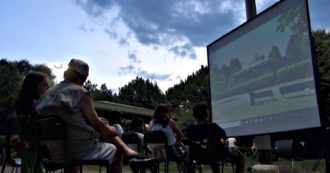 ‘Scendi c’è il cinema’, l’arena popolare che ha conquistato il New York Times: ‘Ma quest’anno abbiamo solo 4 film, le case non ce li concedono’