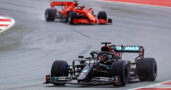 F1, qualifiche in Austria: pole bagnata di Hamilton, poi Verstappen. La Ferrari affonda
