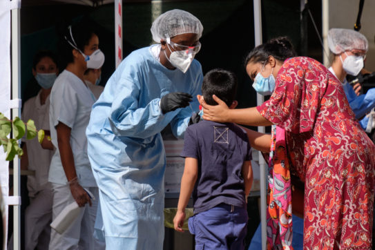 Bangladesh, arrestato proprietario di cliniche: vendeva falsi risultati negativi senza fare test