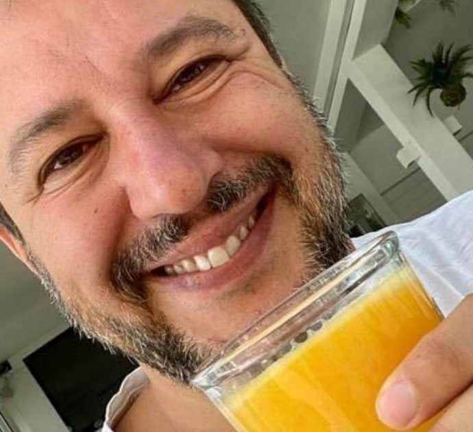 Salvini torna al Papeete con famiglia e amici, ma senza bagno di folla: “Non è vero che la gente mi ha voltato le spalle, è tutto sotto tono”