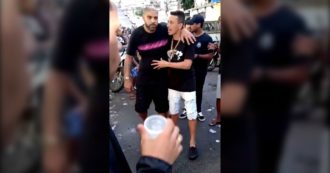 Copertina di L’ex dell’Inter Adriano ripreso dopo una festa a Rio de Janeiro: va in giro ubriaco sorretto da un amico – Il video