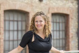 Copertina di Silvia Zanella: “Ripensiamo il lavoro, dopo cento anni il modello maschile ha fallito”