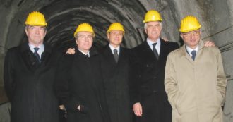 Copertina di Tutti ai piedi dei Benetton: così la politica li fece ricchi