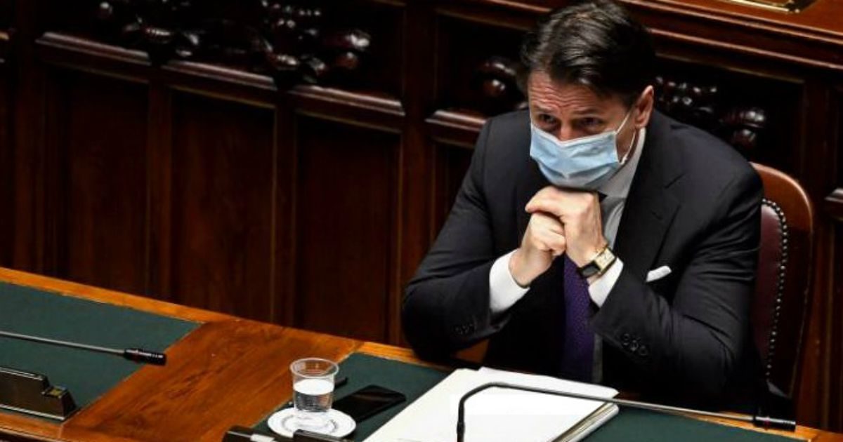 Recovery fund, Conte alla Camera: “Saremo i primi a presentare piano di rinascita a Bruxelles”. Italia viva vota con +Europa per attivazione del Mes: bocciate risoluzioni Bonino