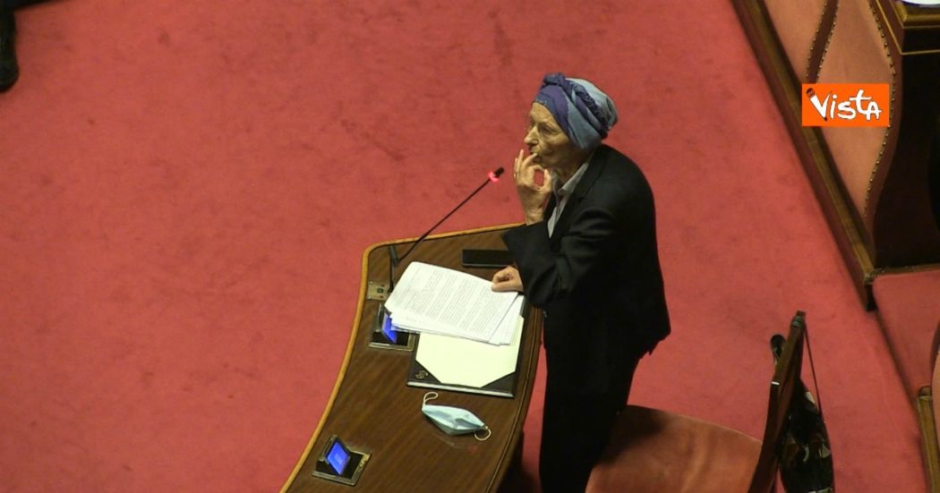 Senato, Emma Bonino perde le staffe in Aula con M5s: “Smettetela”. E Casellati la riprende: “Lo posso dire solo io”. Poi la senatrice si scusa