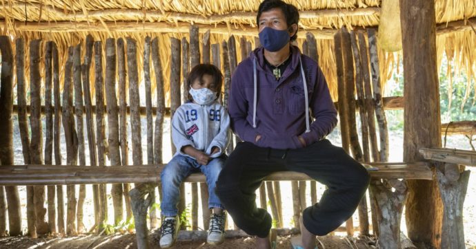 Coronavirus, Brasile: morti centinaia di indigeni. Mea culpa del governo Bolsonaro sull’Amazzonia: “Lento contro deforestazione”