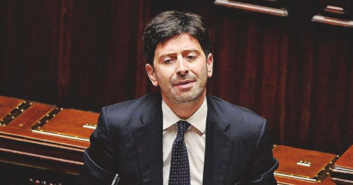 Speranza alle Camere.“Restrizioni fino a 31 luglio”. Salvini: “Ma ora smettetela”