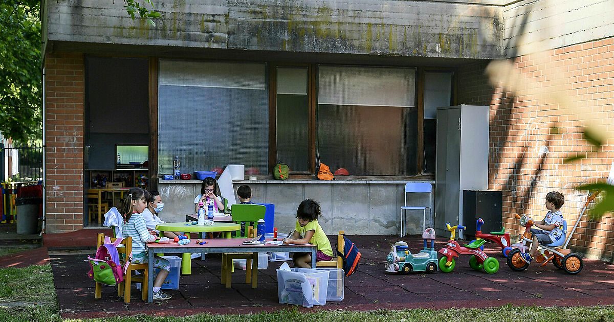 Asili nido e materne, come hanno riaperto in Europa. Priorità ai figli dei lavoratori “essenziali”, rientro su base volontaria e piccoli gruppi alternati: le strategie
