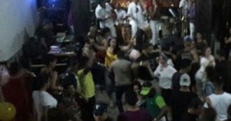 Organizza un party a casa con 400 persone e filma tutto: già 21 positivi al covid-19. Lui: “Non pensavamo capitasse a noi”