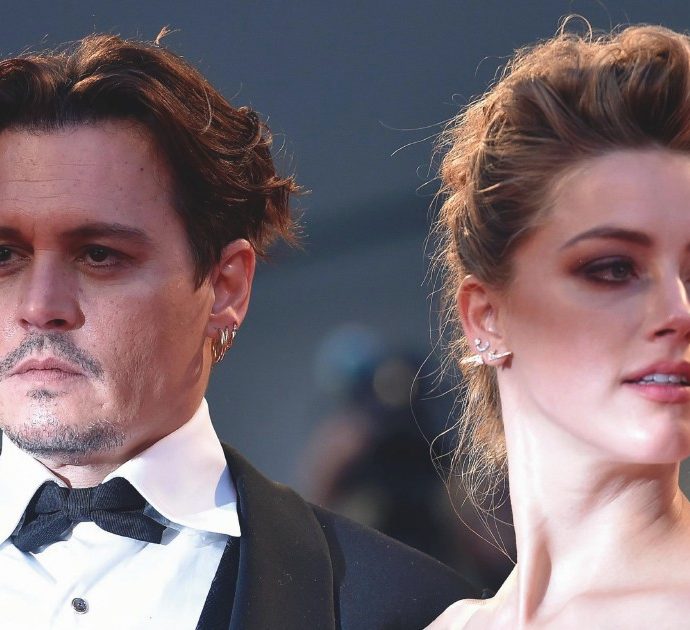 Johnny Depp vince un’udienza in tribunale contro l’ex moglie Amber Heard: “Da parte di lei una calcolata e manipolativa bugia”
