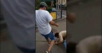 Animalista discute con un uomo in strada a Biella: lui gli tira uno schiaffo e scoppia la rissa – Le immagini
