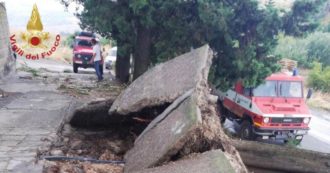 Copertina di Tromba d’aria nel Catanese: scoperchiato il tetto di una casa di riposo, strade allagate