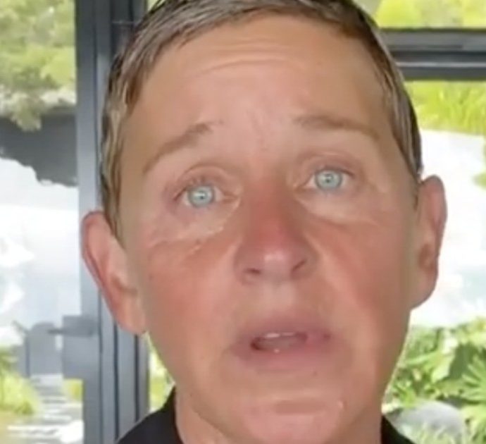 “Ambiente tossico e razzista”: la star Ellen DeGeneres nei guai. Ex impiegati denunciano