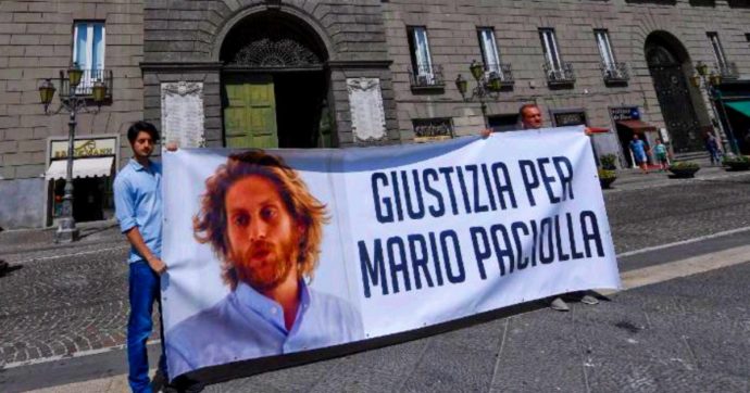 A Napoli si commemora il cooperante Mario Paciolla. La famiglia si opporrà all’archiviazione: “Tanti elementi non chiari”