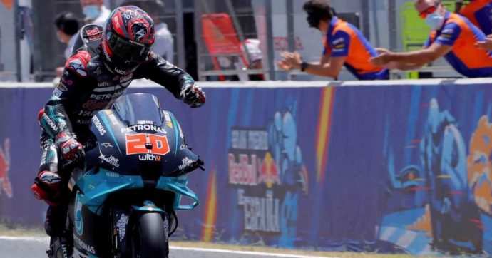 MotoGp, a Jerez prima vittoria in carriera per Quartararo. Poi Vinales e Dovizioso. Cade Marquez: “Probabile frattura dell’omero”