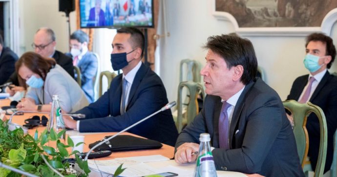 Di Maio insidia Conte: Grillo arbitro in campo