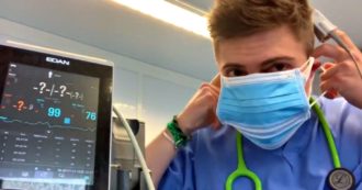 Coronavirus, le mascherine riducono il livello d’ossigeno nel sangue? Ecco il test del medico che spazza via ogni dubbio