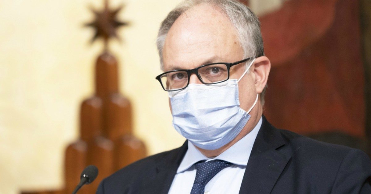 Gualtieri: “Per la sanità nel Recovery plan 16 miliardi totali. Lettera di Mersch sul cashback? Lui sosteneva che le banconote da 500 euro non favorivano il riciclaggio”