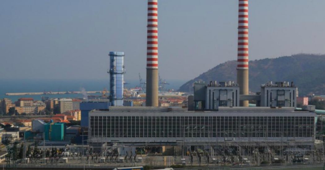 Savona, Tirreno Power punta ancora sul gas (nonostante il processo in corso). Altolà dei comitati: “Rischio raddoppio fumi tossici”