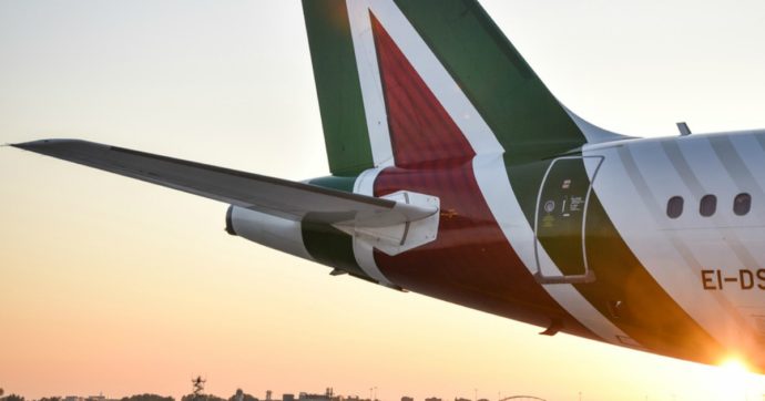 Alitalia, il governo smentisce gli esuberi. Si parte in autunno con 70 aerei