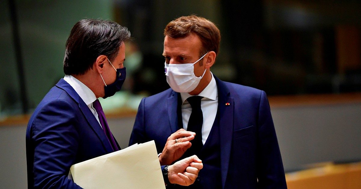 Recovery fund, intesa raggiunta su 750 miliardi. All’Italia 36 in più rispetto alla proposta di maggio: 82 a fondo perduto e 127 di prestiti. Ai frugali più sconti. Conte: “Momento storico, ora ripartire con forza”