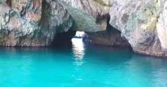 Copertina di Capri, fanno il bagno nella Grotta Azzurra: 1000 euro di multa a testa per quattro amici